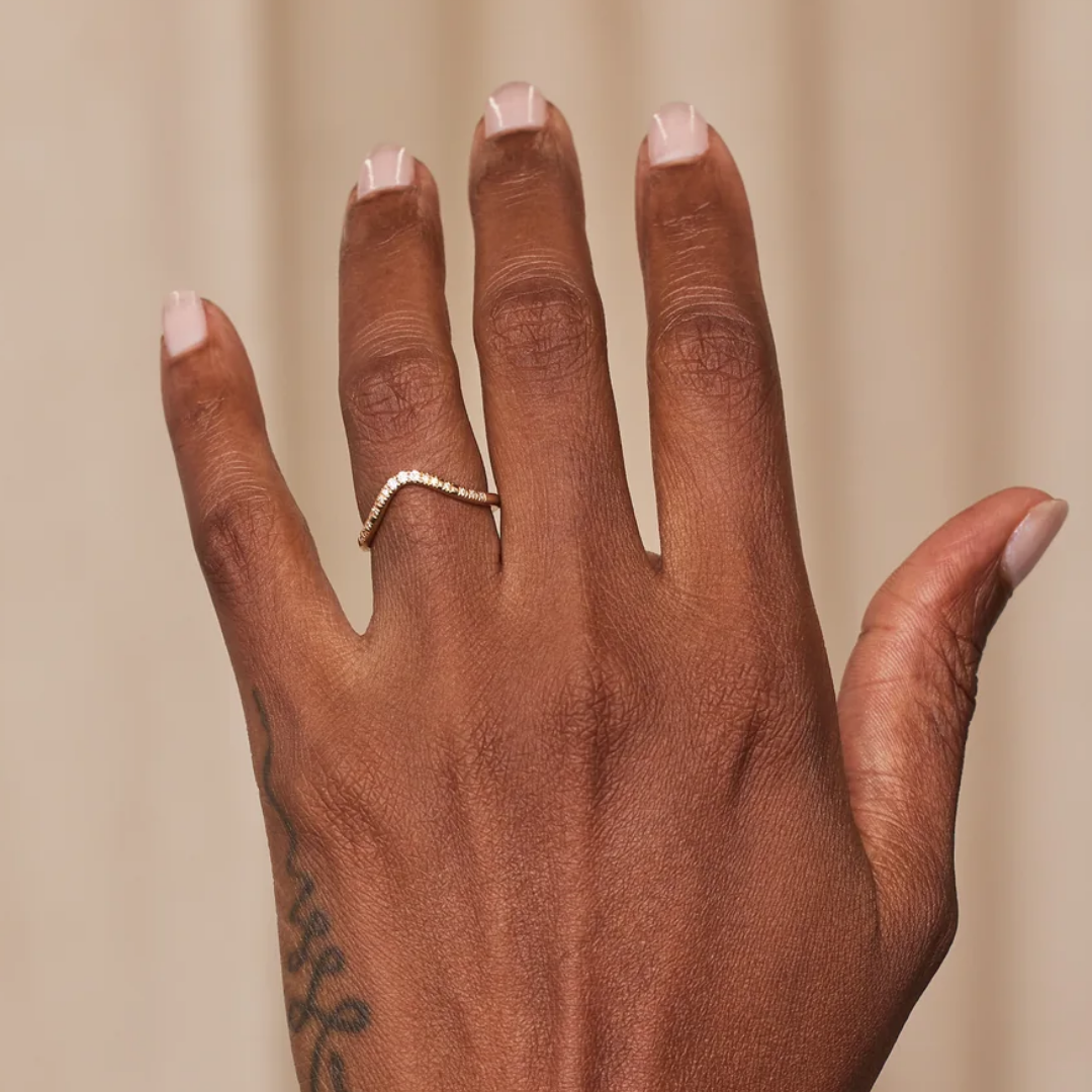 Anel Wave Ouro Amarelo Diamante