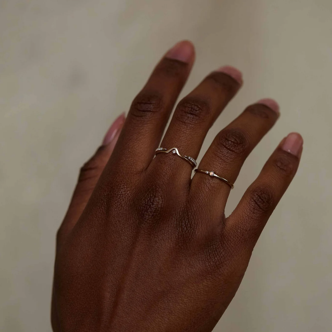 Anel Wave Ouro Amarelo Diamante