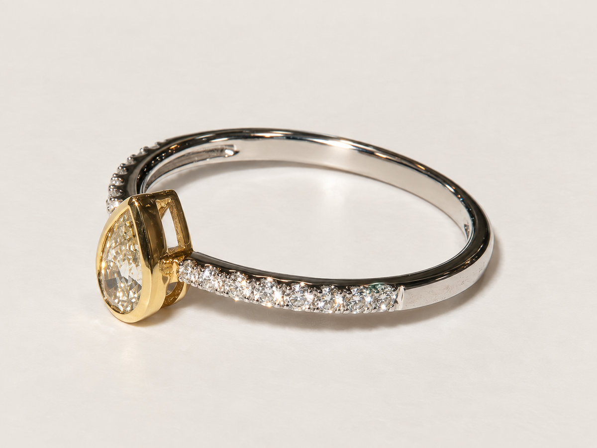 Anel Trésor em Ouro Branco e Amarelo 18k e Diamantes