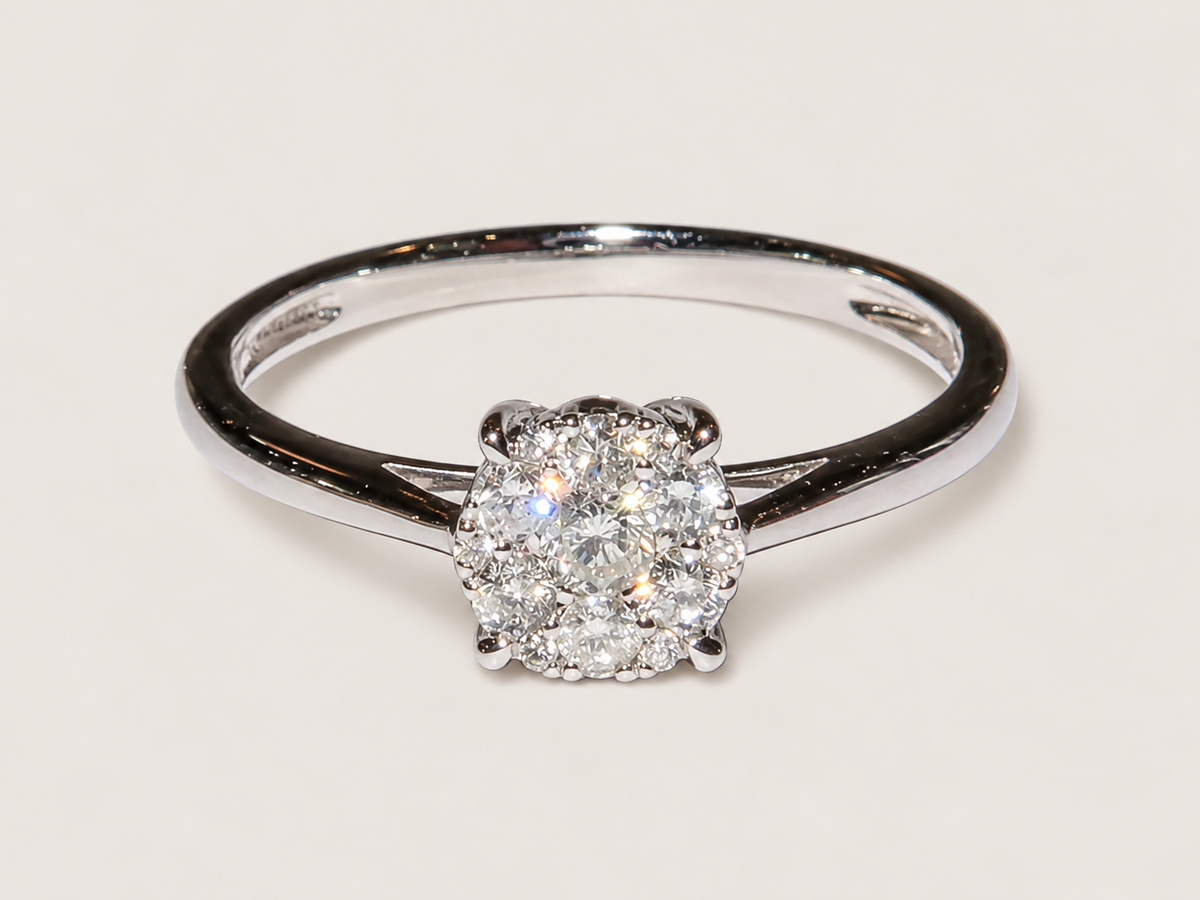 Anel Lumière em Ouro Branco 18k e Diamante