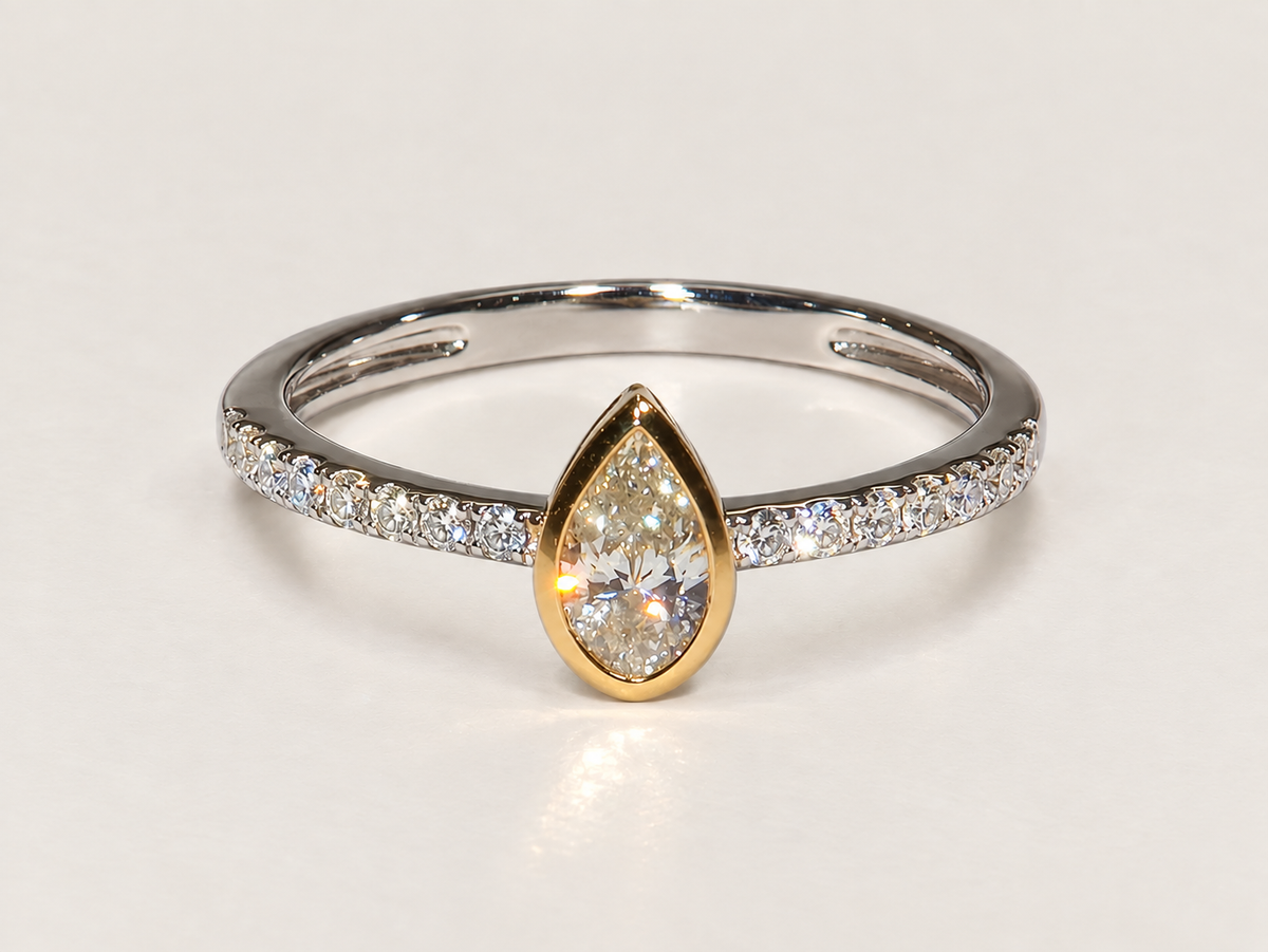 Anel Trésor em Ouro Branco e Amarelo 18k e Diamantes