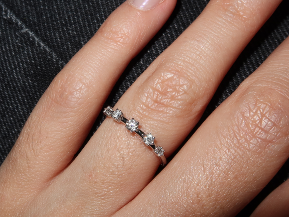 Anel Quinté em Ouro Branco 18k e Diamantes