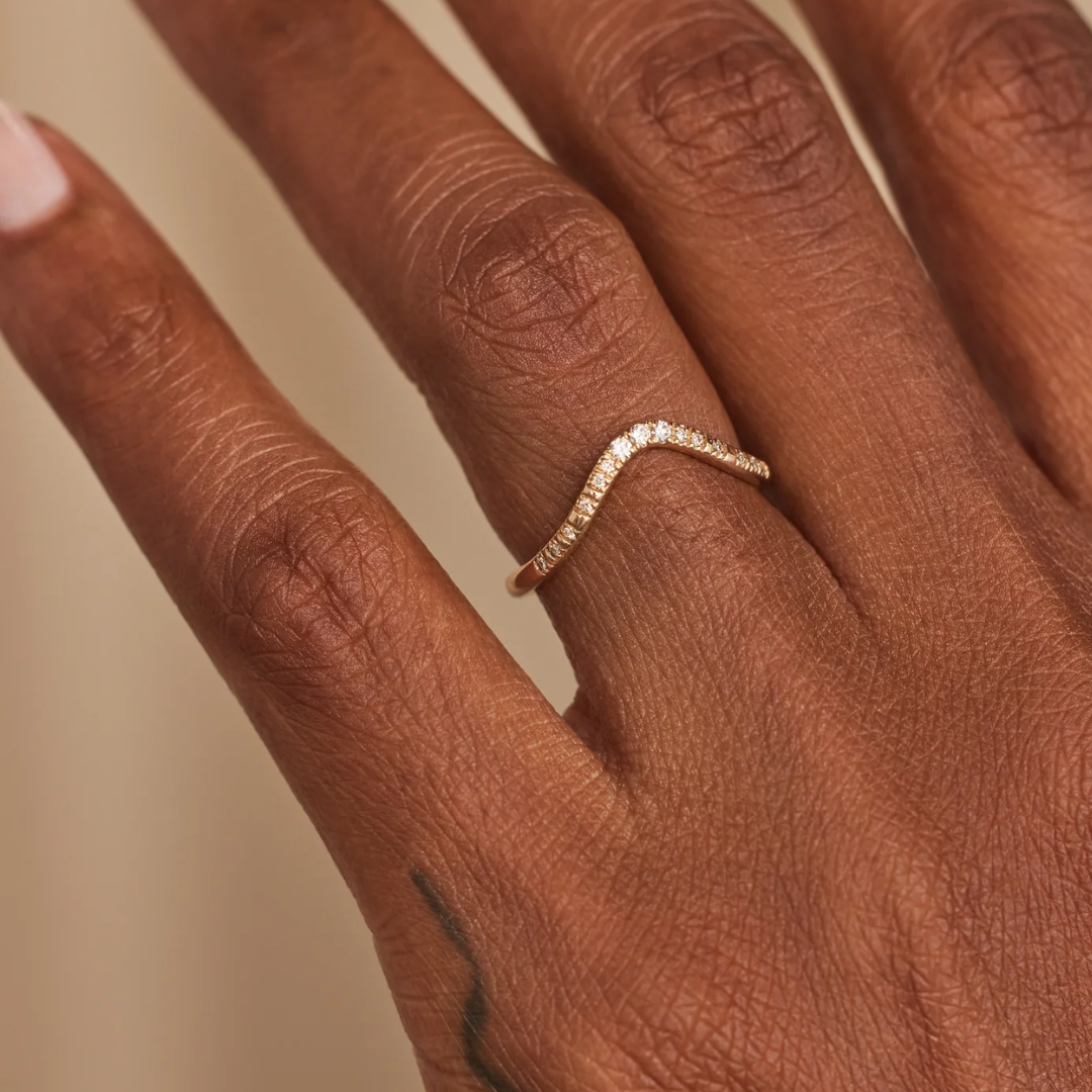 Anel Wave Ouro Amarelo Diamante