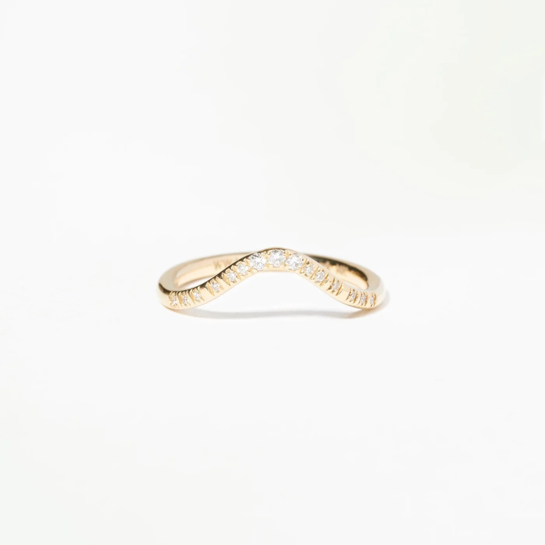 Anel Wave Ouro Amarelo Diamante