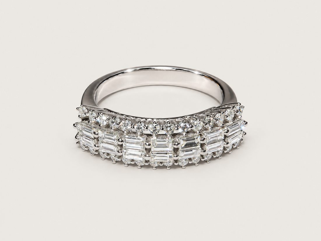 Anel Élan em Ouro Branco 18k e Diamantes