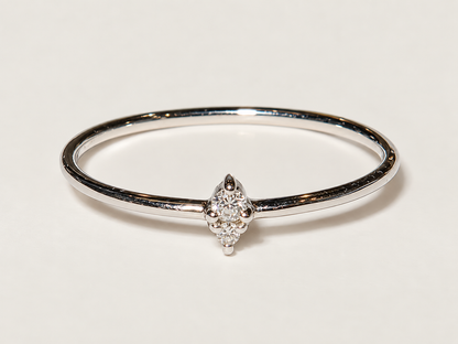 Anel Étoile em Ouro Branco 18k e Diamantes