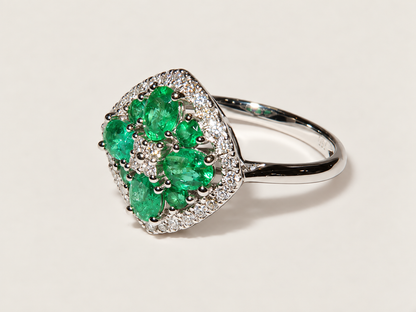 Anel Jardin em Ouro Branco 18k, Esmeraldas e Diamantes