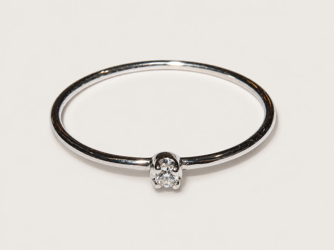 Anel Lumi em Ouro Branco 18k e Diamante
