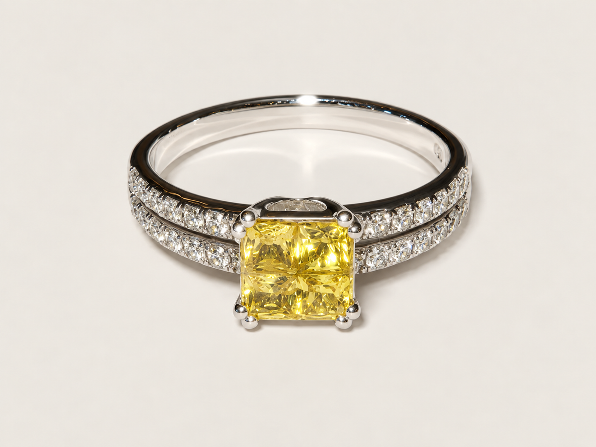 Anel Solara em Ouro Branco 18k, Safira Amarela e Diamantes