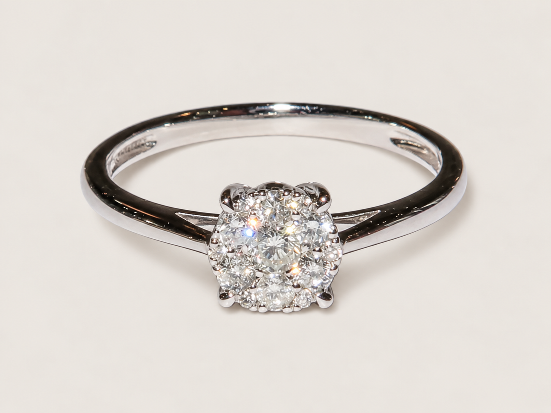 Anel Lumière em Ouro Branco 18k e Diamante