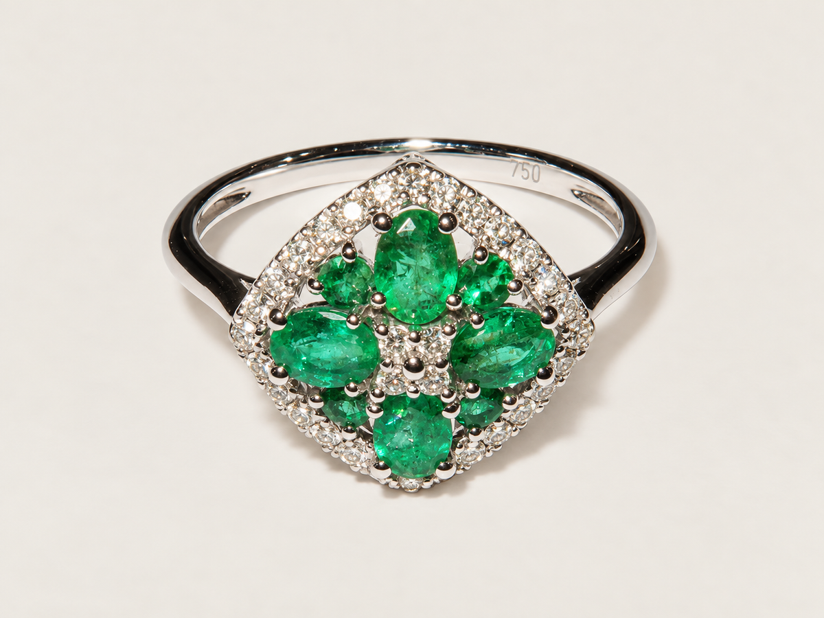 Anel Jardin em Ouro Branco 18k, Esmeraldas e Diamantes