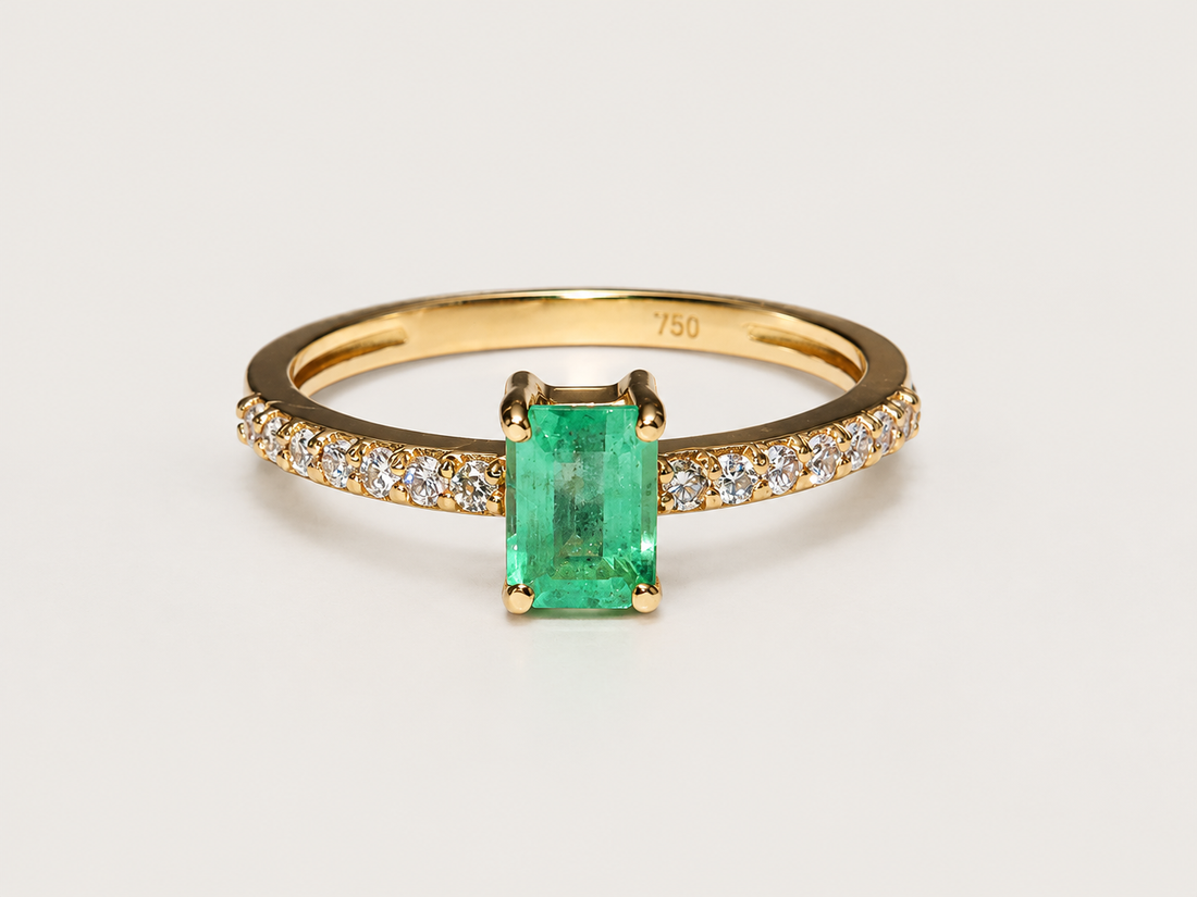 Anel Siena em Ouro Amarelo 18k, Esmeralda Colombiana e Diamantes