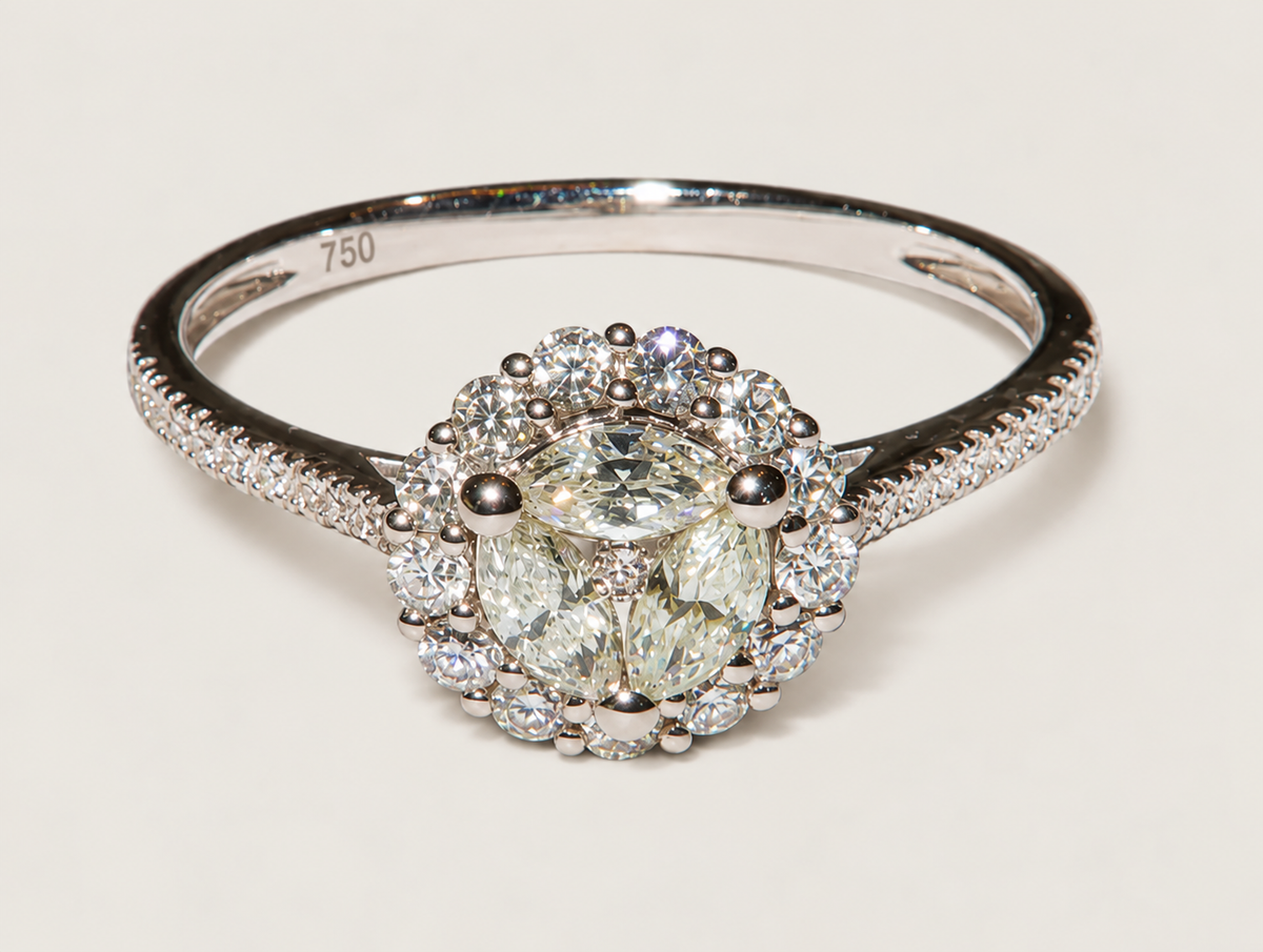 Anel Victoire em Ouro Branco 18k e Diamantes