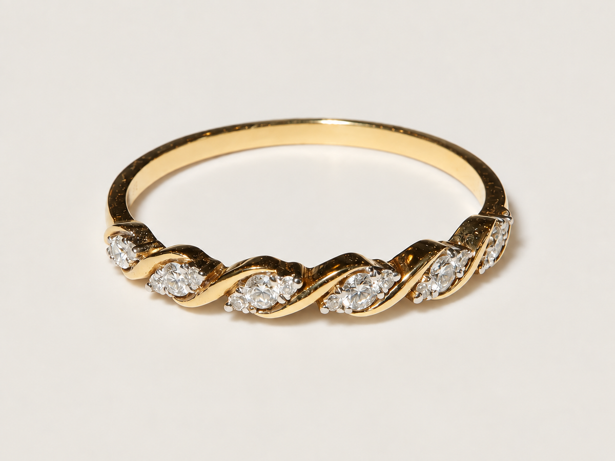 Anel Élise em Ouro Amarelo 18k e Diamantes