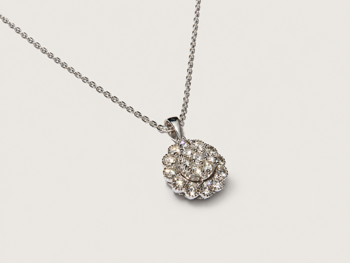 Colar Rosace em Ouro Branco 18k e Diamantes