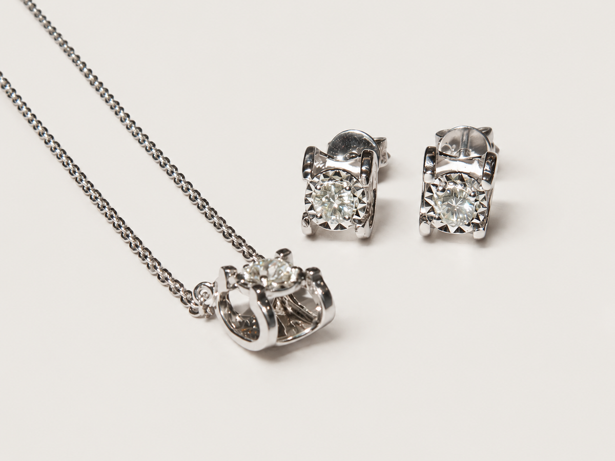 Colar Clarté em Ouro Branco 18k e Diamante