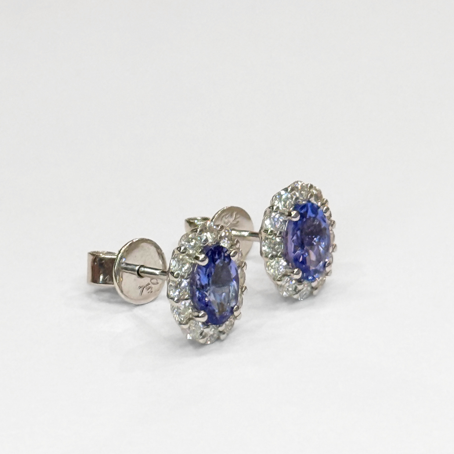 Brinco Azure Oval Tanzanitas e Diamantes