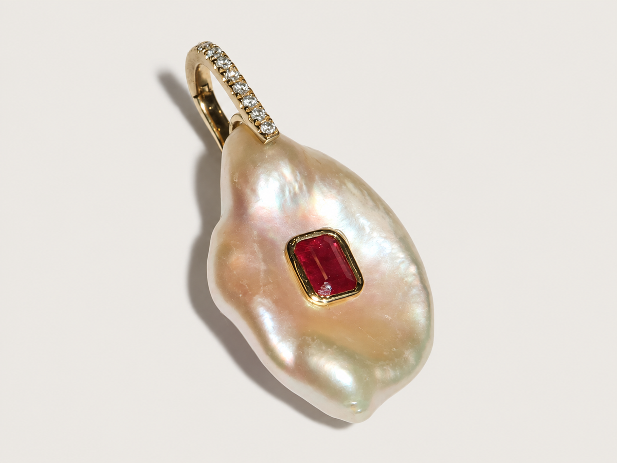 Pingente Perla Rubi em Ouro Amarelo 18k, Pérola, Rubi e Diamantes